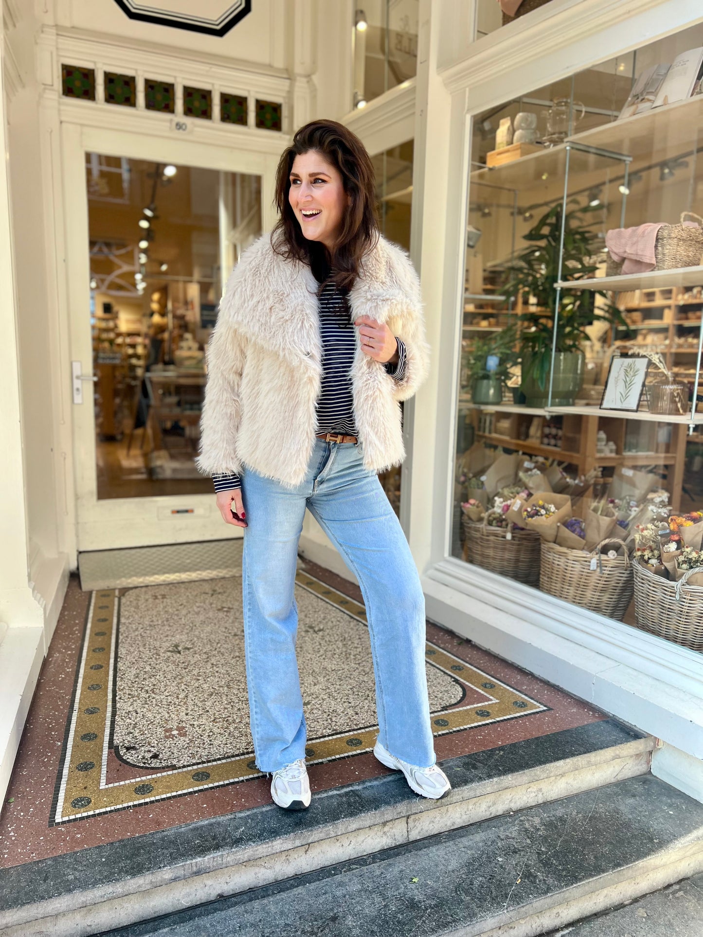 Fluffy faux fur jas ecru