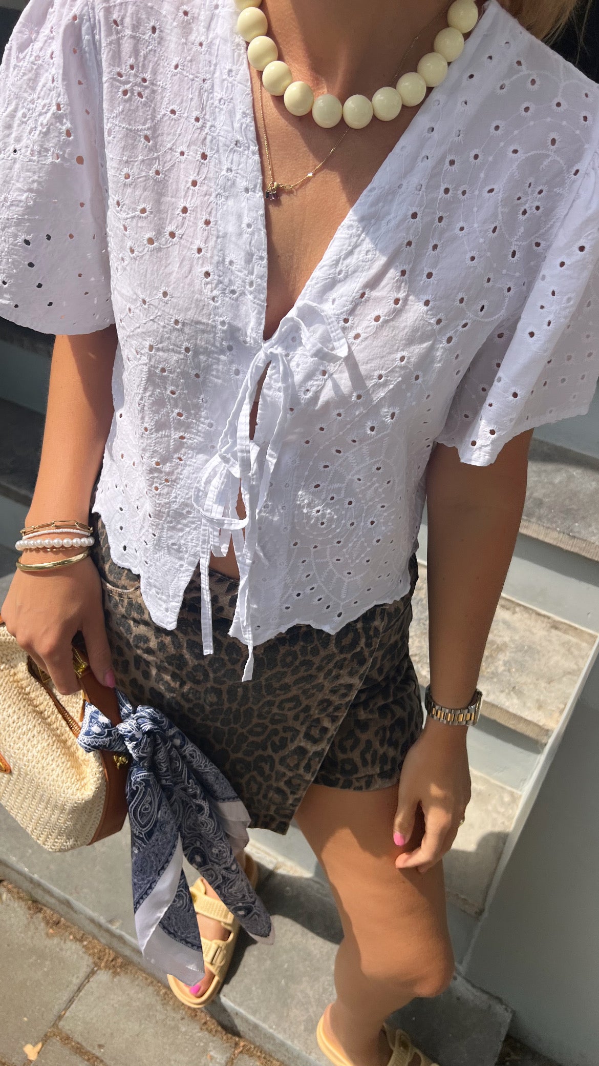 Top broderie wit