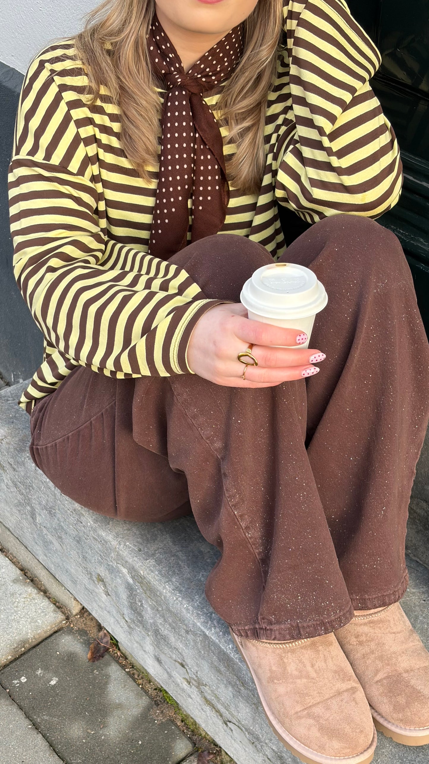 Sjaaltje polkadots bruin/ wit