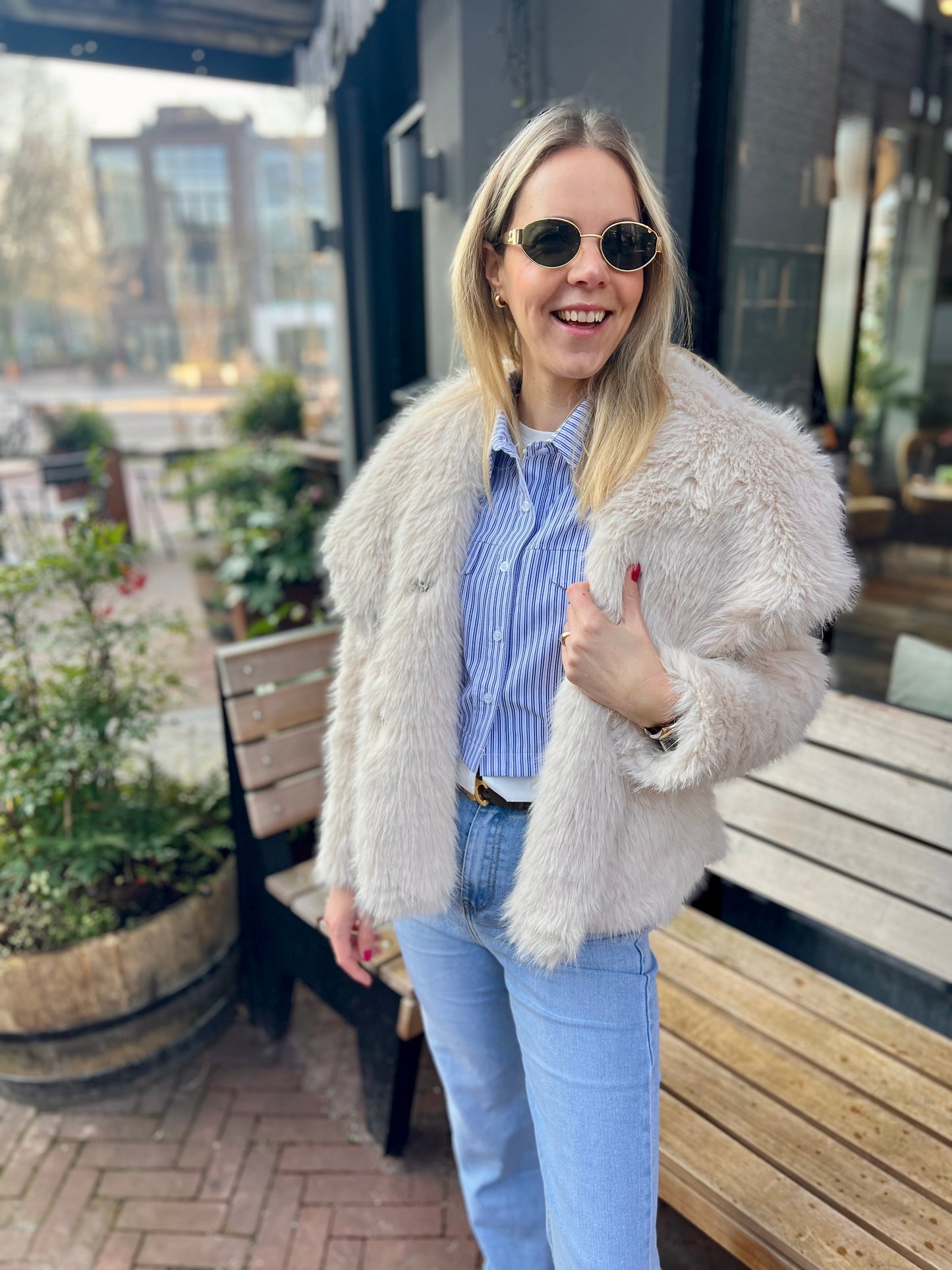 Fluffy faux fur jas ecru