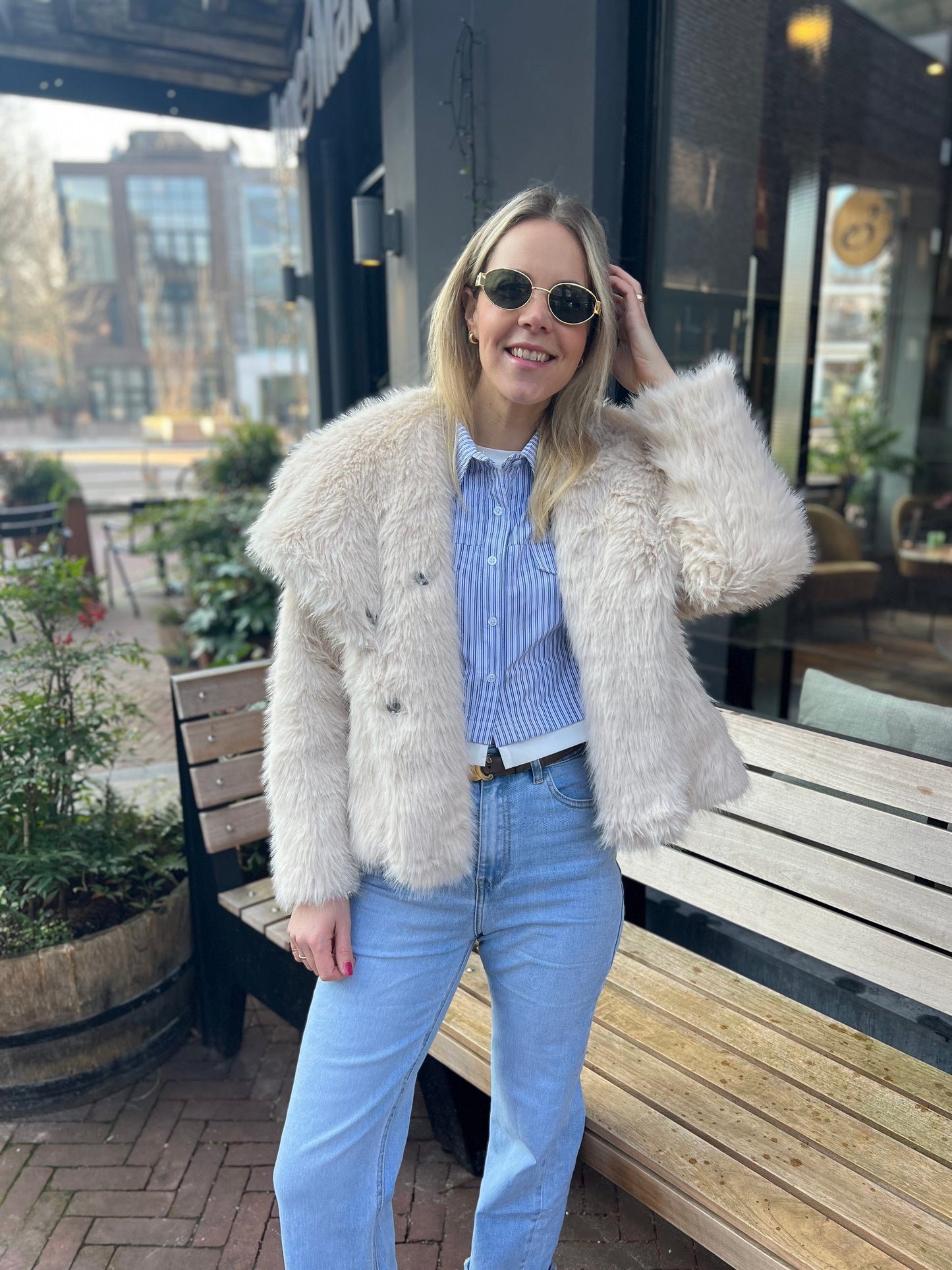 Fluffy faux fur jas ecru