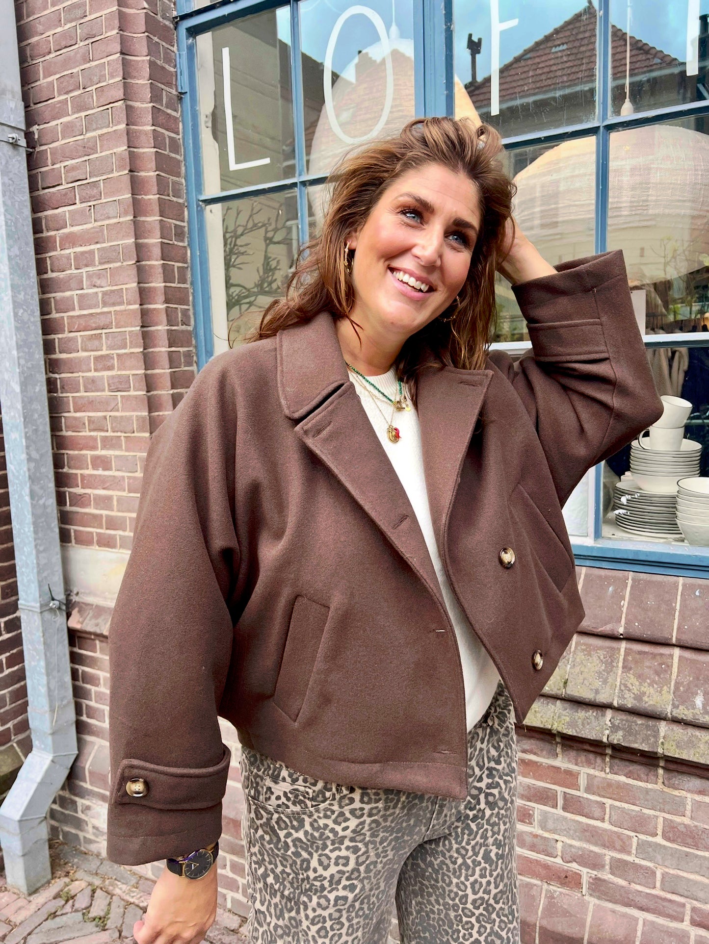 Madeleine trench bruin