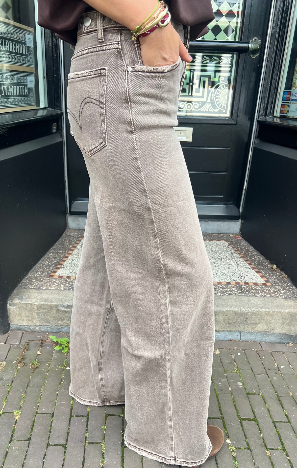 Gigi wide leg jeans beige